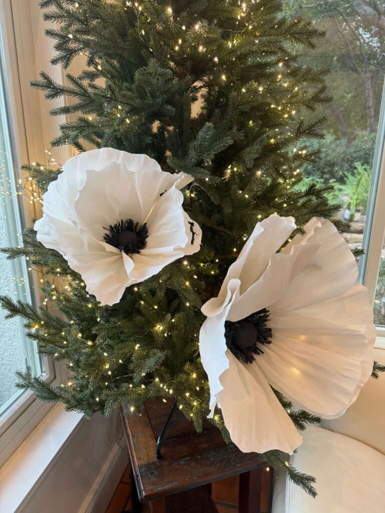 Christmas-Tree-at-Wanderers-Retreat.photoLynn-Malone-768x1024