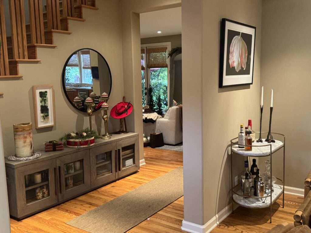 Holiday-Hearth-Entryway.photoCindyPitouBurton-1024x768